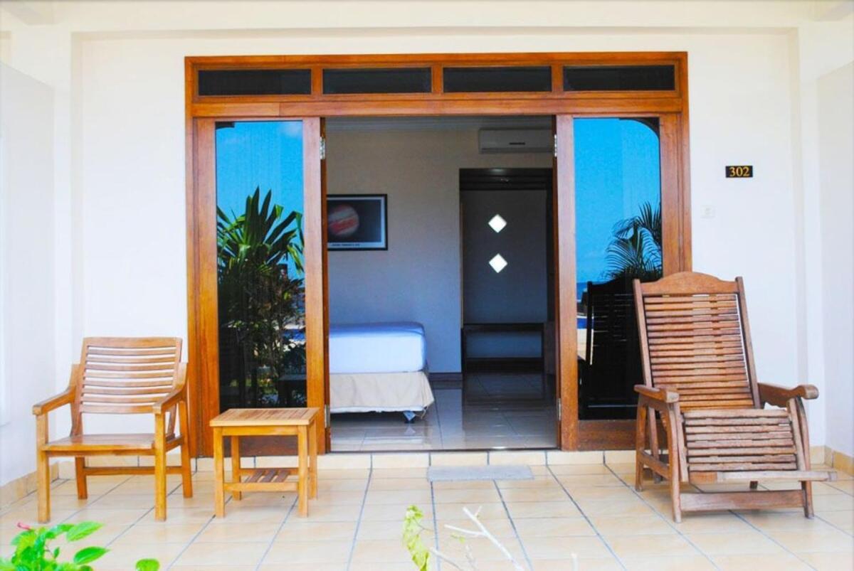 Lombok Beach Hotel Montongbuwoh Екстер'єр фото